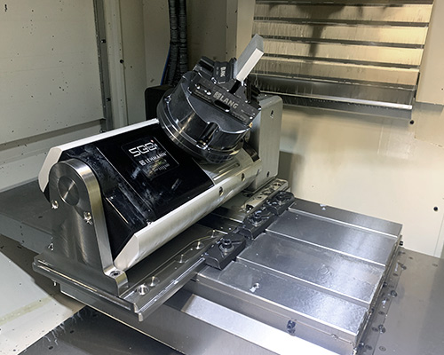 Pöytänä Fanuc Robodrill -koneessa on 5-akselinen Lehmann T1-507510.LL TAP1.