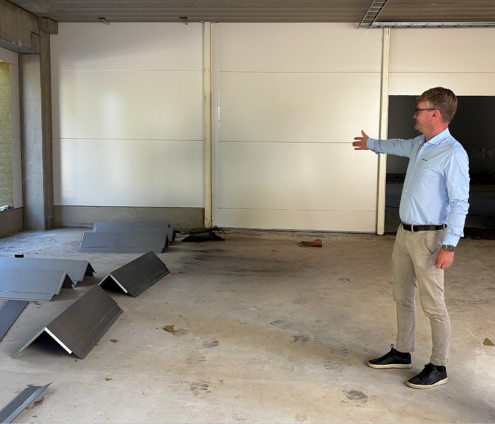 Sami esittelee toimitiloja